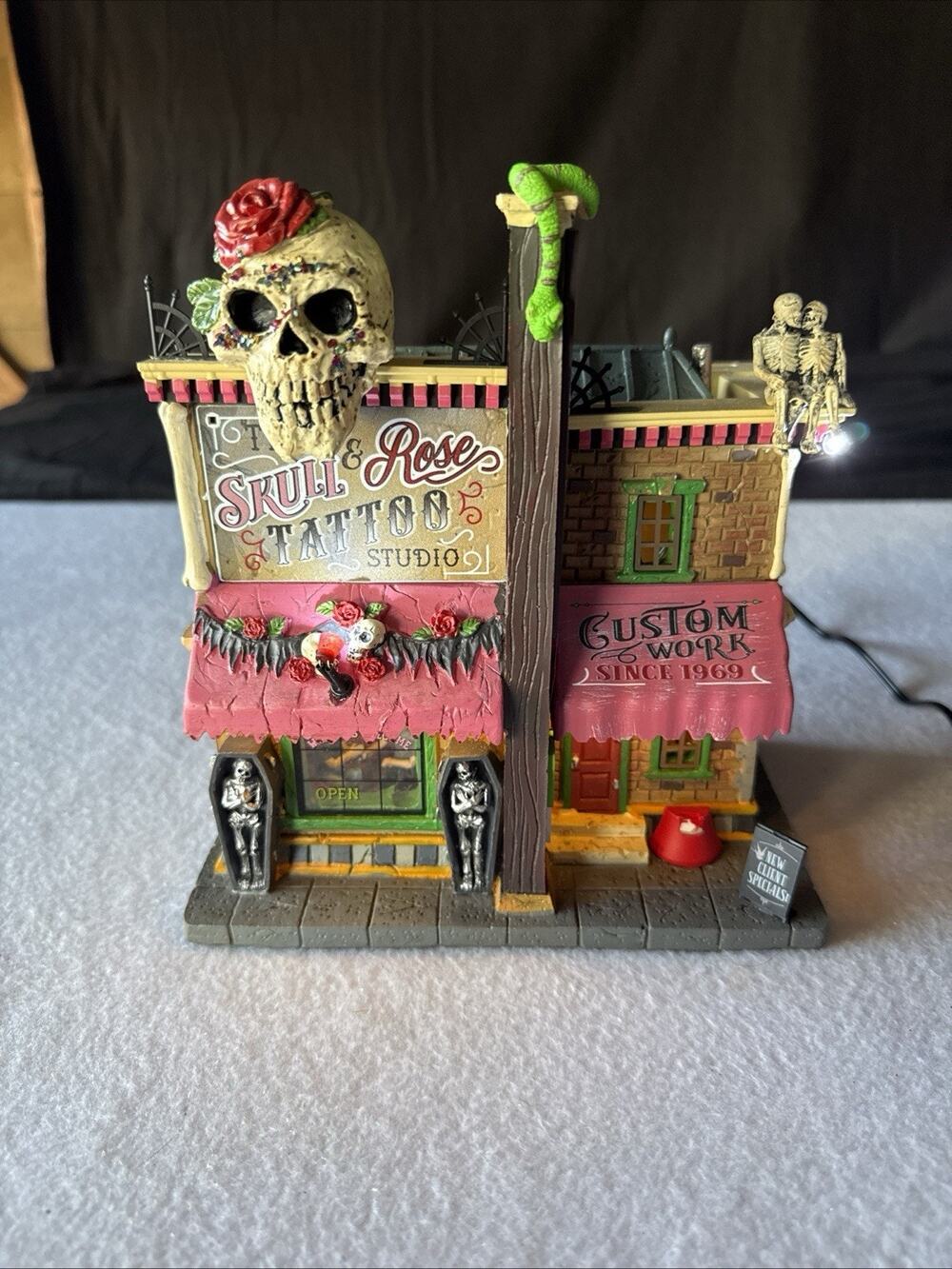 Lemax Spooky Town The Skull And Rose Tattoo Studio #15751